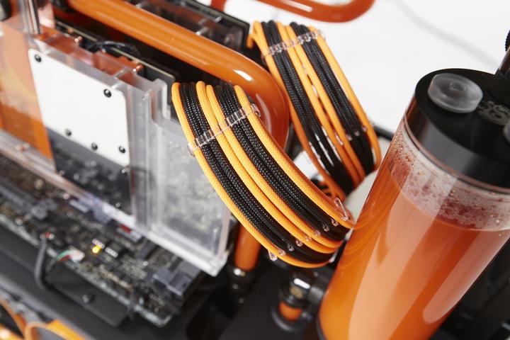 Actual product image Joule Performance Craft 2 (Intel Core i7-8700K, 32 GB, 1000 GB, GeForce GTX 1080 Ti)