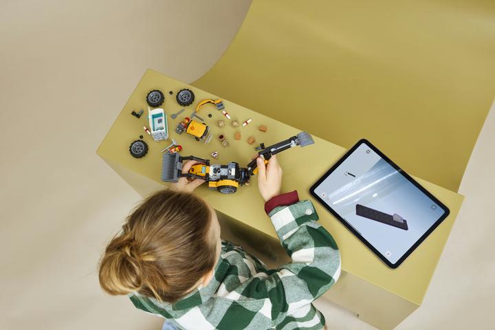 Actual product image LEGO 60480 Gelber Baggerlader