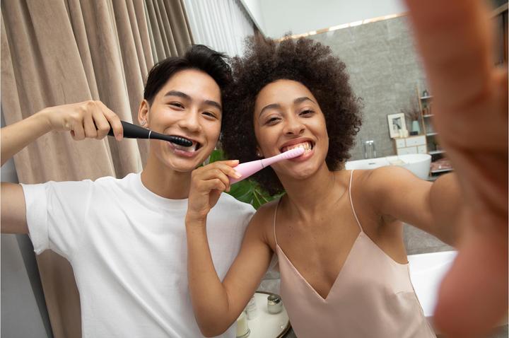 Actual product image Foreo Sonic Toothbrush Issa 3 Fuchsia (Sonic toothbrush)