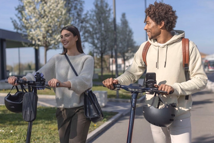 Immagine prodotto Newrban Supporto per volante per smartphone Cellularline Nero
