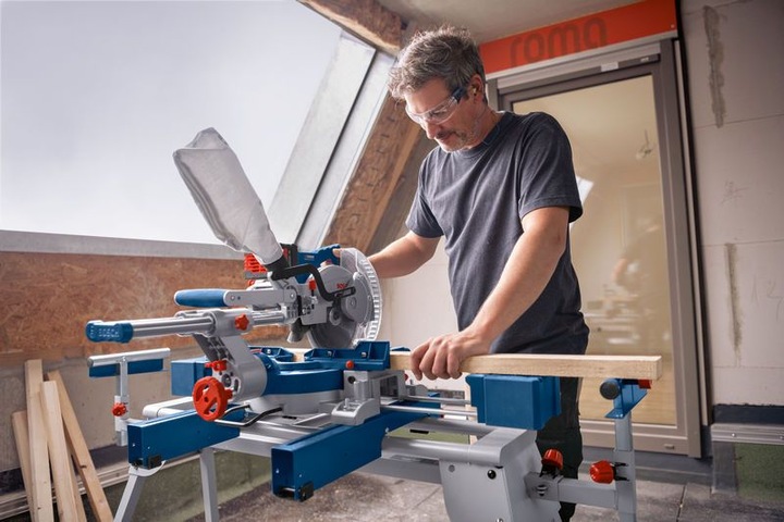 Image du produit Bosch Professional Scie pendulaire à onglet à accu BOSCH Click+Go GCM 18V-216 D BITURBO