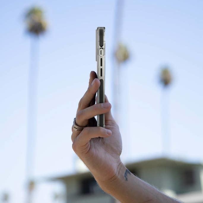 Actual product image gear4 Santa Cruz Snap (Apple iPhone 13, Apple iPhone 13 Pro)