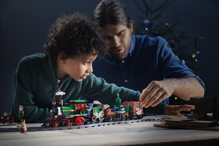 Actual product image LEGO Creator Festive Christmas Train (10254, LEGO Creator Expert)