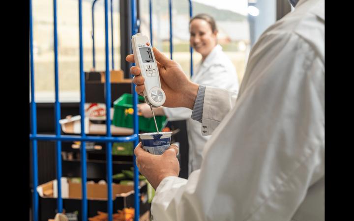 Produktbild Testo 104-IR BT - Infrarot-Einstech-Thermometer mit App-Anbindung