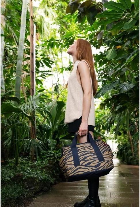 Actual product image reisenthel Shoulder Bag Allrounder M Sumatra