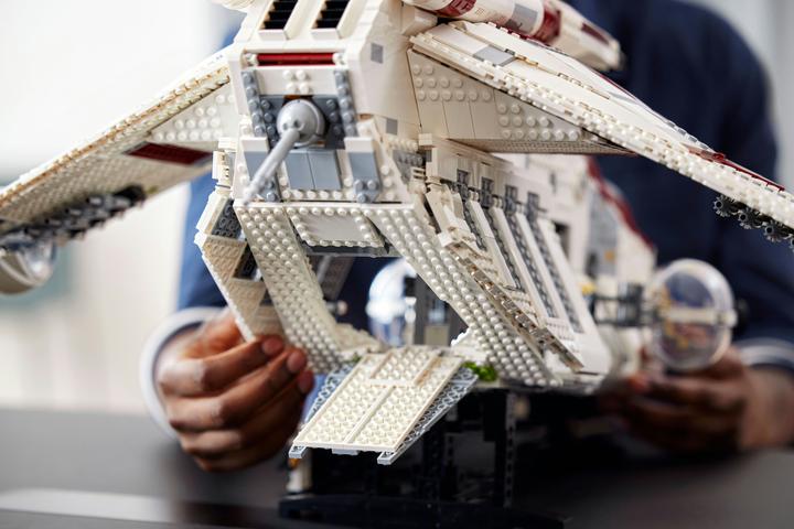 Actual product image LEGO UCS Republic Gunship (75309, LEGO Rare Sets, LEGO Star Wars)