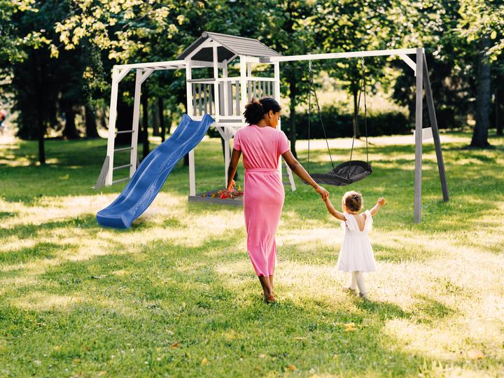 Image du produit Axi Beach Tower Tour de jeux avec portique d'escalade et balançoire nid d'oiseau Roxy - Toboggan bleu