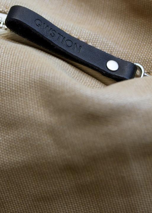 Immagine prodotto Qwstion Flap Tote Medium – Sand - Sand (14 l)