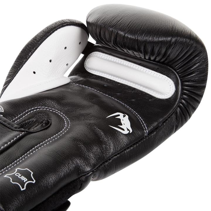 Actual product image Venum Giant 3.0 Boxing Gloves-Black (12 OZ, One size)