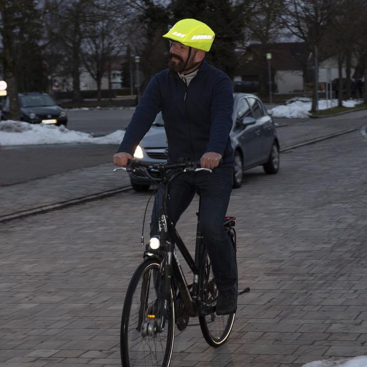 Produktbild Hama Helmüberzug für Fahradhelme, reflektierend, wasserabweisend, Neongelb