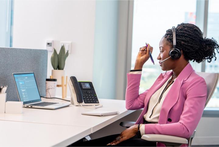 Actual product image HP Poly Edge E220 IP PH PoE-e