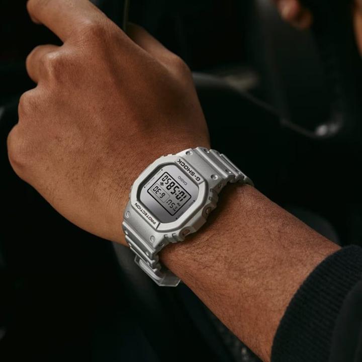 Productafbeelding G-Shock DW-5600FF-8ER (Duikhorloge, 43 mm)