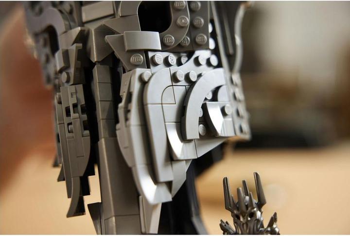 Productafbeelding LEGO The Lord of the Rings: De helm van Sauron (11373, LEGO Icons)