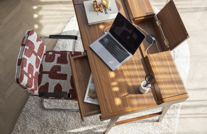 Produktbild Zuiver Desk Table Kaat Walnut (120 x 70 x 81 cm)