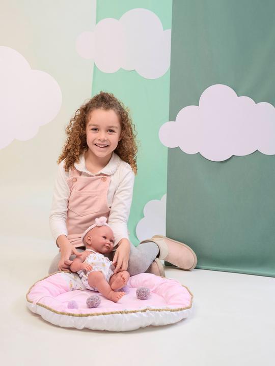 Actual product image Llorens Nica in a cuddly nest