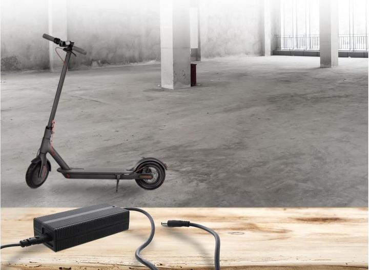 Produktbild T'nB Universal-Ladegerät für E-Scooter