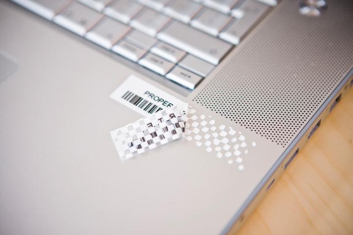 Actual product image Brother TZe-SE4 (1.80 cm, White, Black)