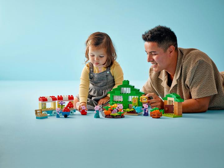 Actual product image LEGO DUPLO 10461 Bedstefar Gris' have og drivhus (10461)