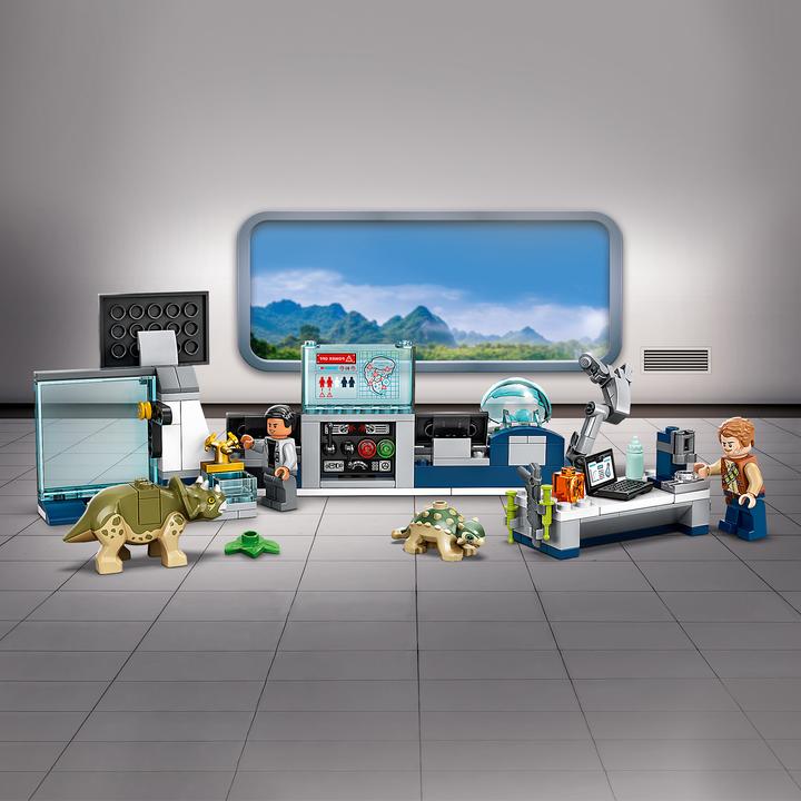 Produktbild LEGO Dr. Wus Labor: Ausbruch der Baby-Dinosaurier (75939, LEGO Jurassic World)