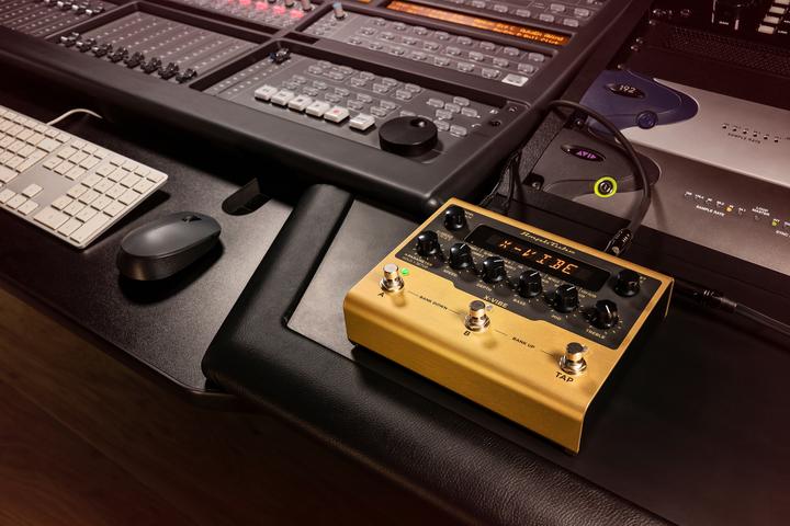 Actual product image IK Multimedia X-Vibe (Guitar)