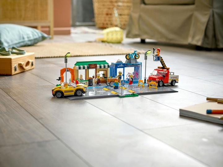 Image du produit LEGO City Rue commerçante avec magasins 60306 (60306, LEGO City)