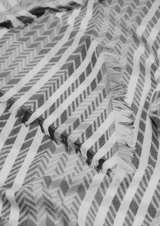 Image du produit S.Oliver Schal Gewebter dreieckiger Schal mit Karomuster