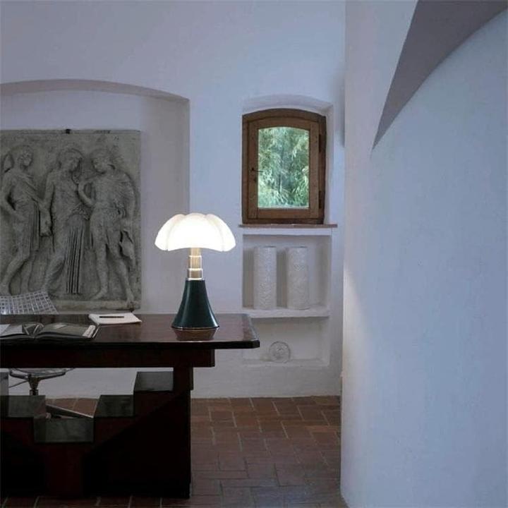 Produktbild Martinelli Pipistrello Tisch- oder Stehleuchte mit höhenverstellbarem Diffusorlicht