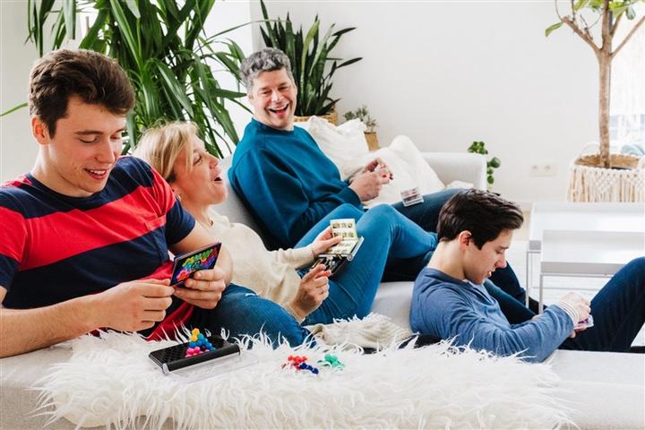 Actual product image Smart Games IQ Six Pro (German, French, Italian)