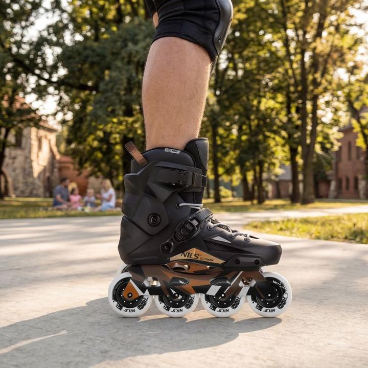 Immagine prodotto Nils Rolki Extreme NA1601 ŁYŻWOROLKI SLALOMOWE SLAYD CZARNE ROZM. 41 EXTREME (41)