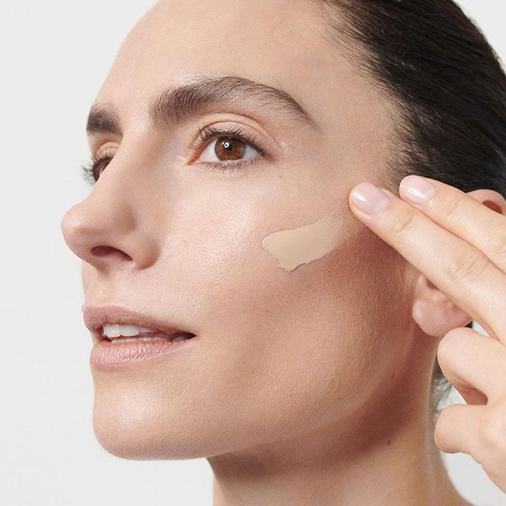 Actual product image Dr. Hauschka Colour Correcting Powder (00 Translucent)