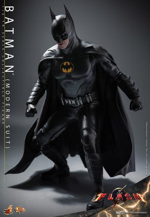 Actual product image Hot Toys The Flash figurine Movie Masterpiece 1/6 Batman (Modern Suit) 30 cm