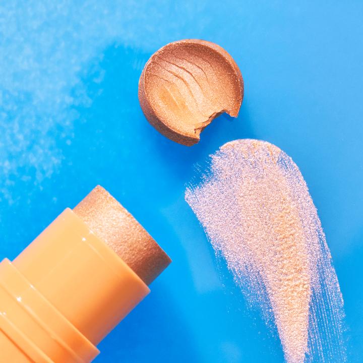 Produktbild essence Baby Got Holo Glow (10 Holy Apricotly, Highlighter, 3 ml)