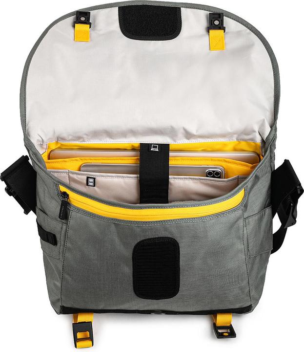 Actual product image Crumpler Dinky Di Messenger M (16") agave green