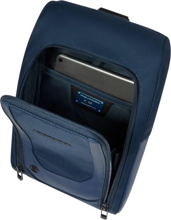 Actual product image Piquadro Umhängetasche aus recyceltem Stoff und Leder