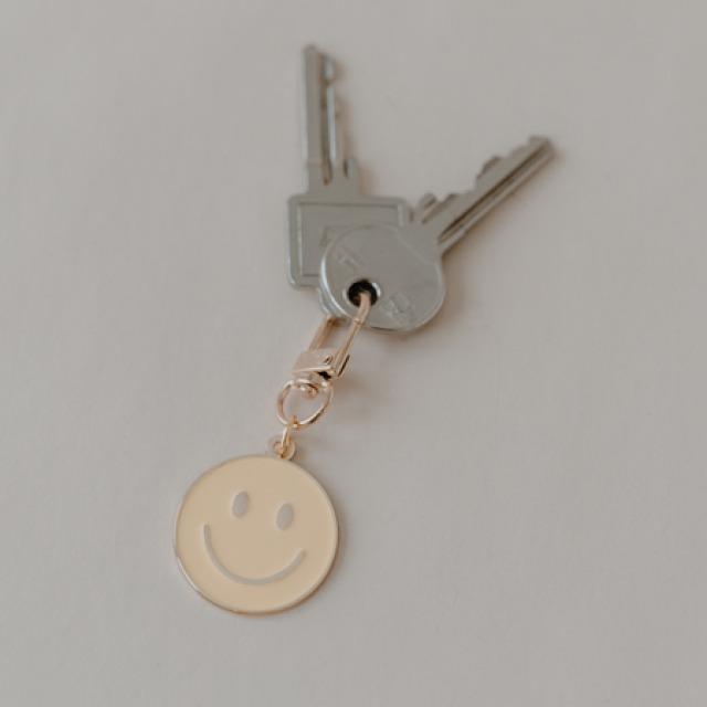 Actual product image Eulenschnitt Smiley key ring - by