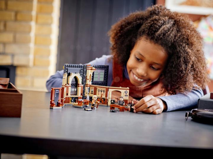 Produktbild LEGO Hogwarts Moment: Verteidigungsunterricht (76397, LEGO Harry Potter)