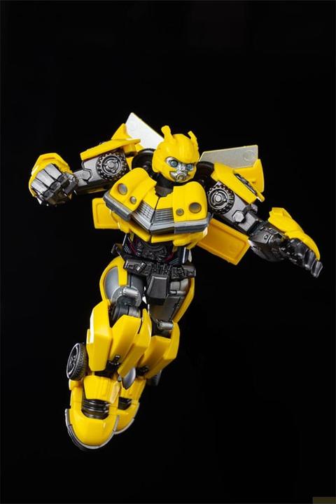 Actual product image Blokees Transformers Plastic Model Classic Class 02 Bumblebee 25 cm