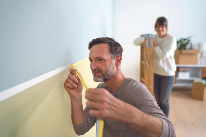 Produktbild tesa Malerkrepp PROFESSIONAL, Malerband für besonders präzises Abkleben (30 mm)