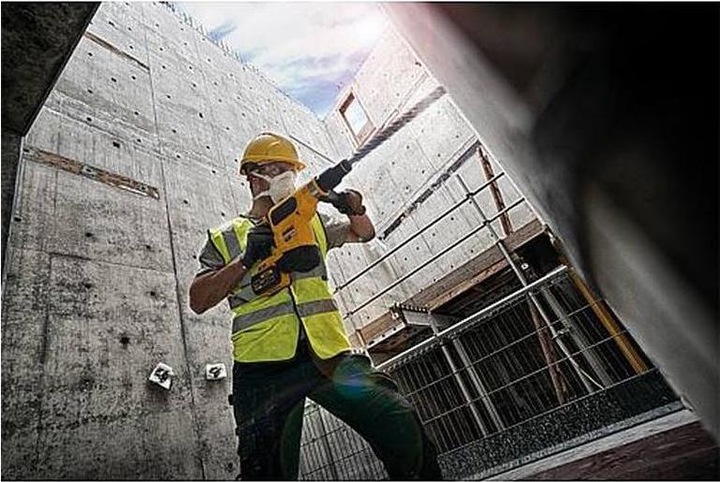 Image du produit DeWalt Marteau perforateur sans fil 54V XR FlexVolt DCH 481 N (Fonctionnement sur batterie)
