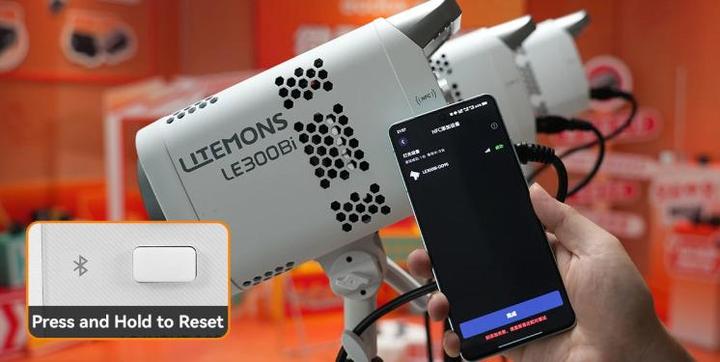 Actual product image Godox LE200Bi black - Litemons LED Light Bi-Color (Video light)