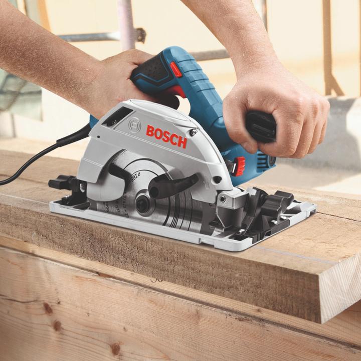 Actual product image Bosch Professional Hand-held circular saw GKS 55+ GCE, with L-BOXX