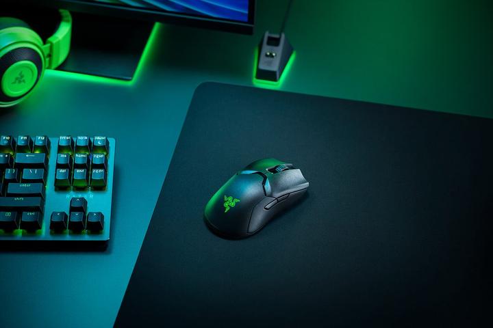 Actual product image Razer Viper Ultimate with Dockingstation (Wireless)