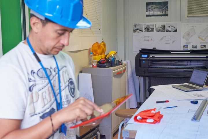 Actual product image HP DesignJet T830 - 36" (Ink, Black and white)