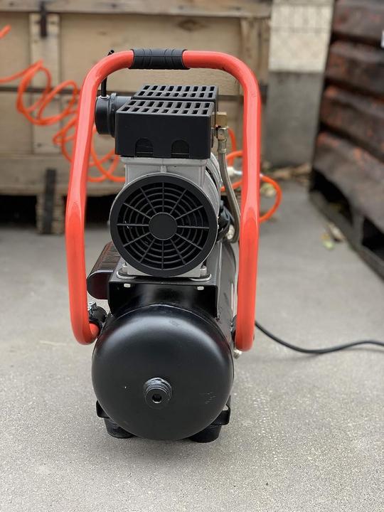 Actual product image Cevik Silent Air Compressor (12 l, 8 bar)