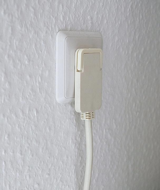 Produktbild Brennenstuhl Verlängerungsleitung mit Winkel-Flachstecker (2 m, CEE 7/3)