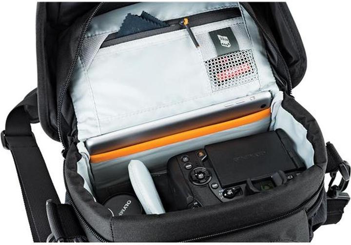 Actual product image Lowepro Nova 160 AW II (Camera shoulder bag, 8.50 l)