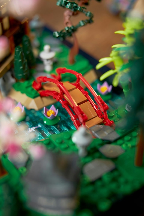 Actual product image LEGO 10315 Confidential (10315, LEGO Icons)