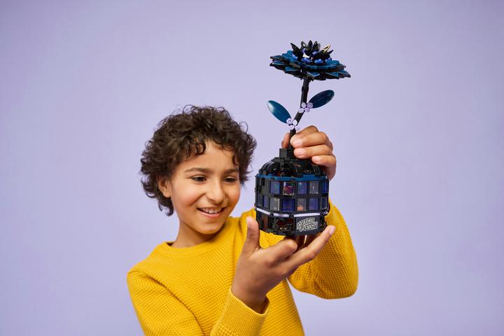 Produktbild LEGO Schwarze Dahlie (76784, LEGO Wednesday)