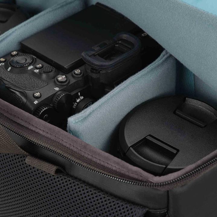 Actual product image Shimoda Top Loader - Medium - Schwarz (Camera shoulder bag)