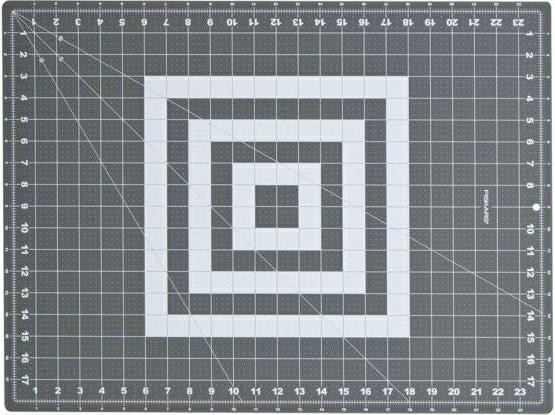 Actual product image Fiskars Cutting mat 60 cm x 91 cm 24 x 36 - A1 (60 x 91 cm)